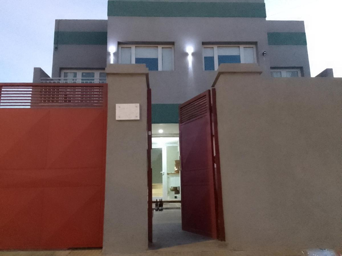 Departamentos R Y R Azcuenaga Apartment Tandil Bagian luar foto